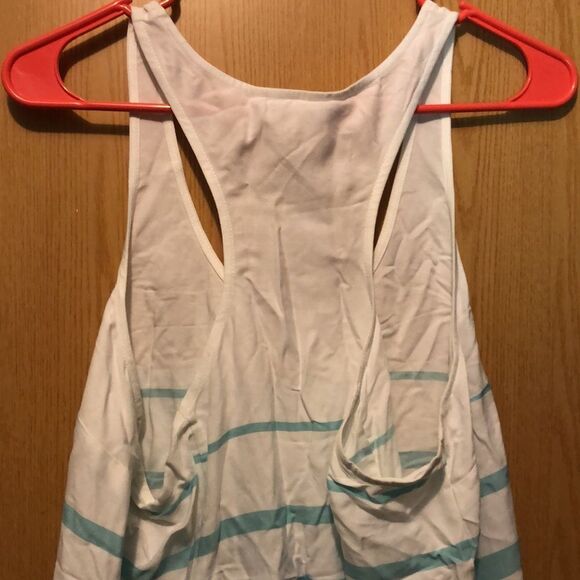 Southern Tide size large razor back tank top with chest pocket - Picture 8 of 9